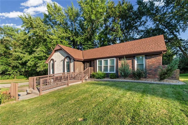 403 Kingsley Ave, Liberty, MO 64068