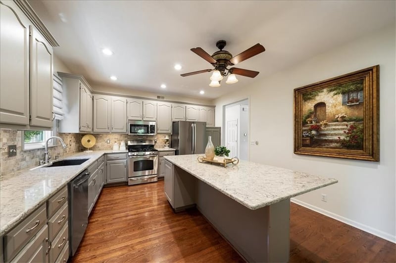 11208 117th St, Overland Park, KS 66210