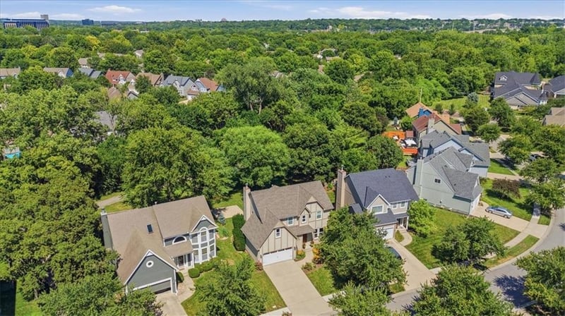11208 117th St, Overland Park, KS 66210