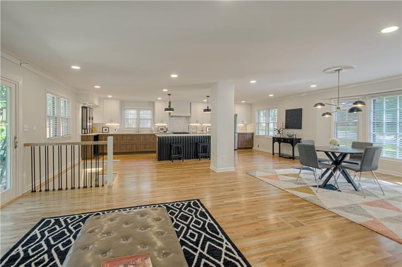 8020 Juniper St, Prairie Village, KS 66208