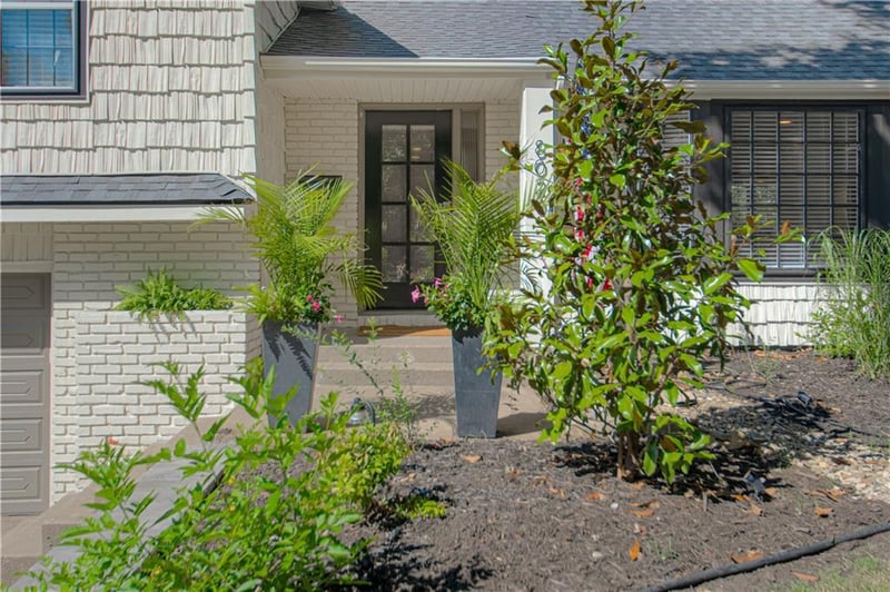 8020 Juniper St, Prairie Village, KS 66208