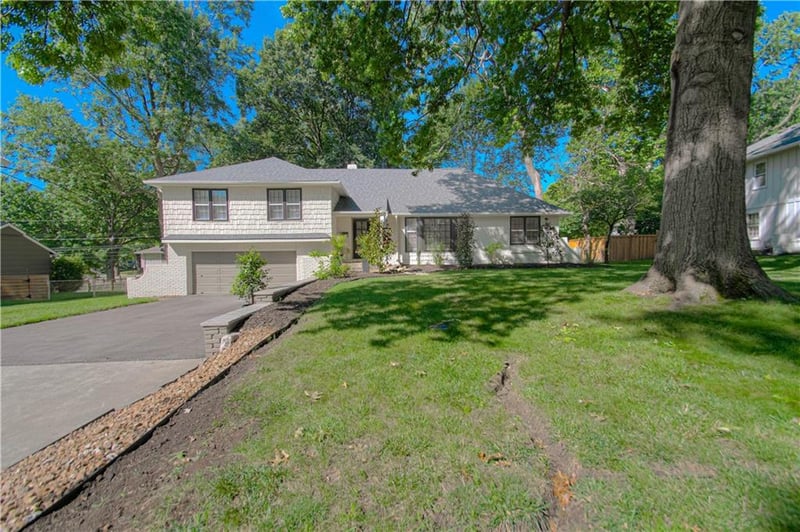8020 Juniper St, Prairie Village, KS 66208