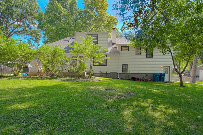 8020 Juniper St, Prairie Village, KS 66208