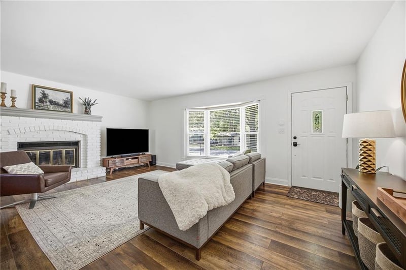 6101 76th St, Prairie Village, KS 66208