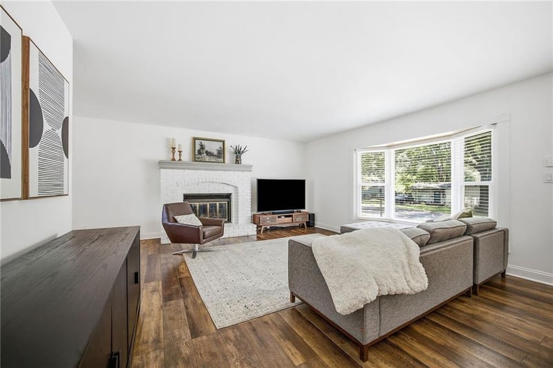 6101 76th St, Prairie Village, KS 66208