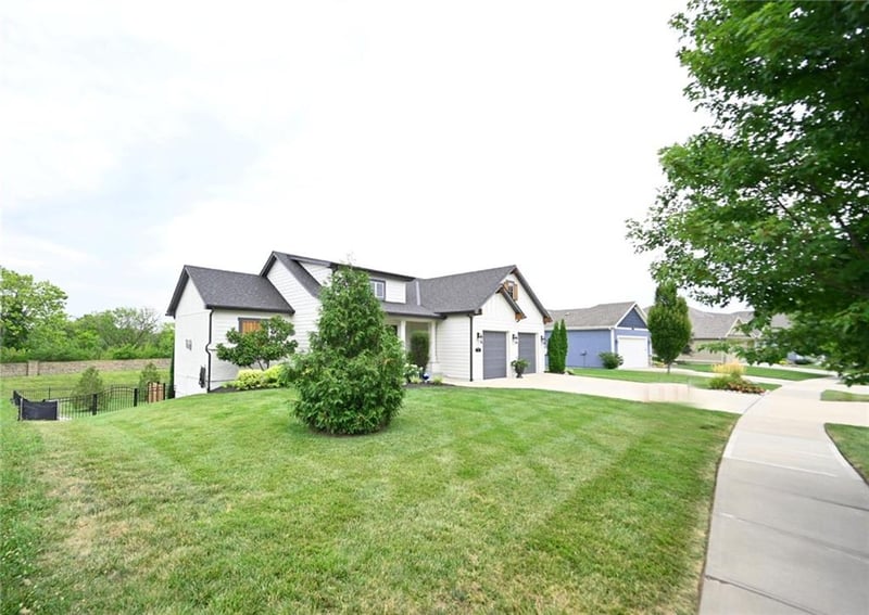 7035 Ewing Ave, Kansas City, MO 64119