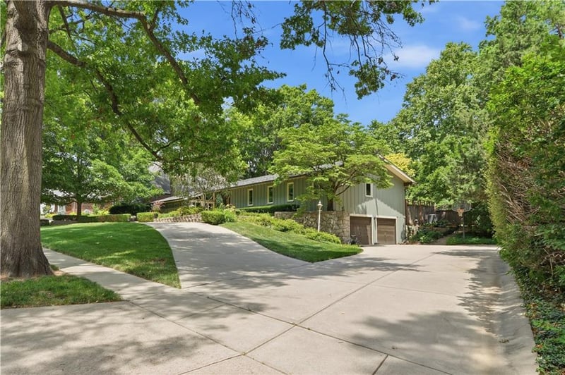 5204 W 83rd Ter, Prairie Village, KS 66207