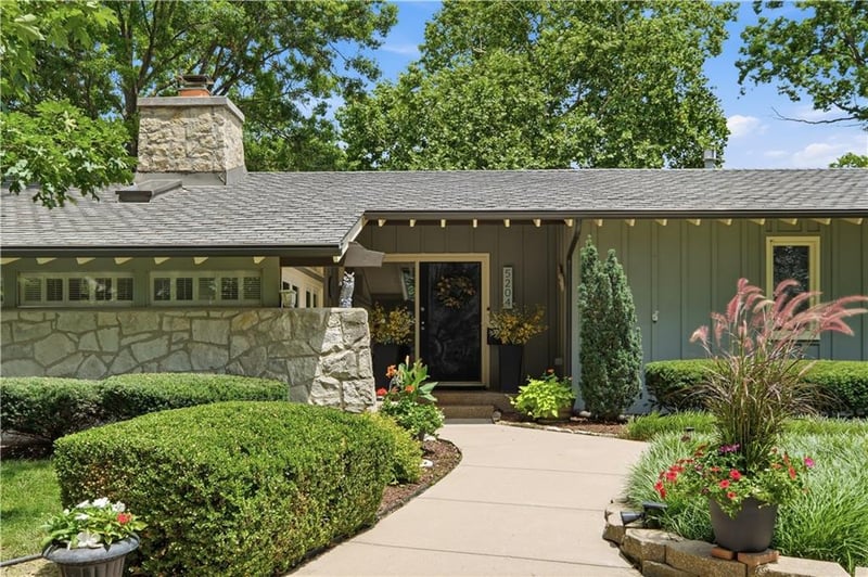 5204 W 83rd Ter, Prairie Village, KS 66207