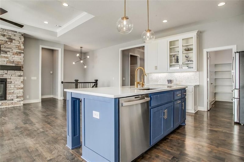 613 Brummel Rd, Lee's Summit, MO 64081