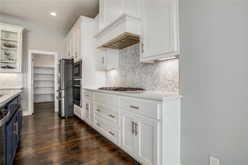 613 Brummel Rd, Lee's Summit, MO 64081