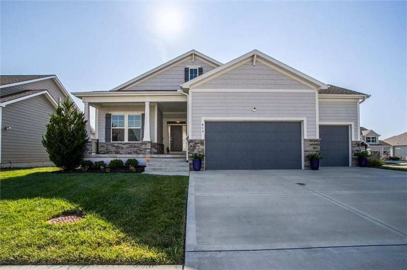 613 Brummel Rd, Lee's Summit, MO 64081