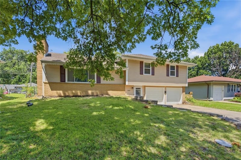 5614 Tullis Ave, Kansas City, MO 64119