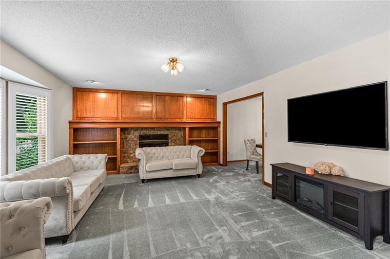 224 Chambery Dr, Olathe, KS 66061