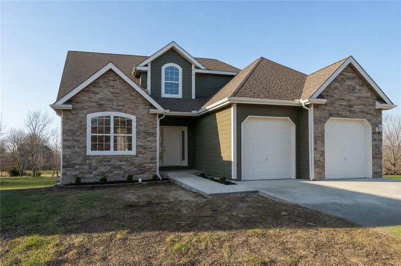 121 Hillside Dr, Baldwin City, KS 66006