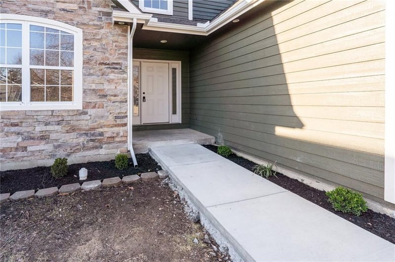 121 Hillside Dr, Baldwin City, KS 66006