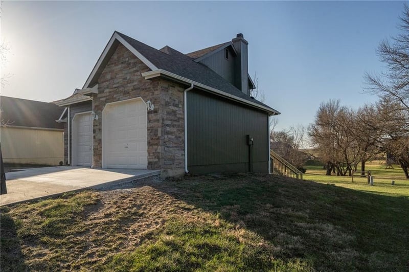 121 Hillside Dr, Baldwin City, KS 66006