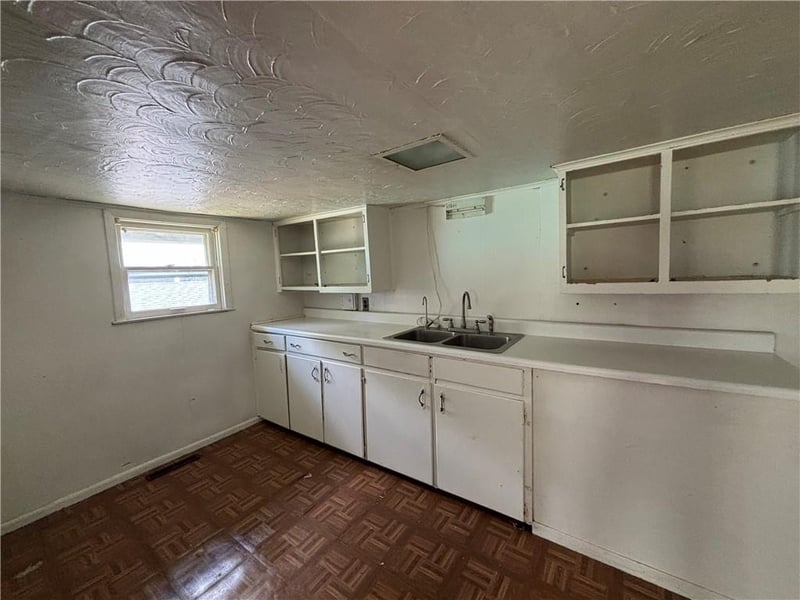 3813 Ayrlawn Dr, St Joseph, MO 64503