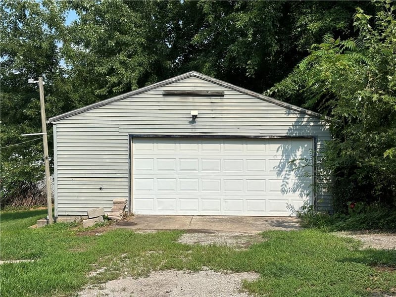 3813 Ayrlawn Dr, St Joseph, MO 64503