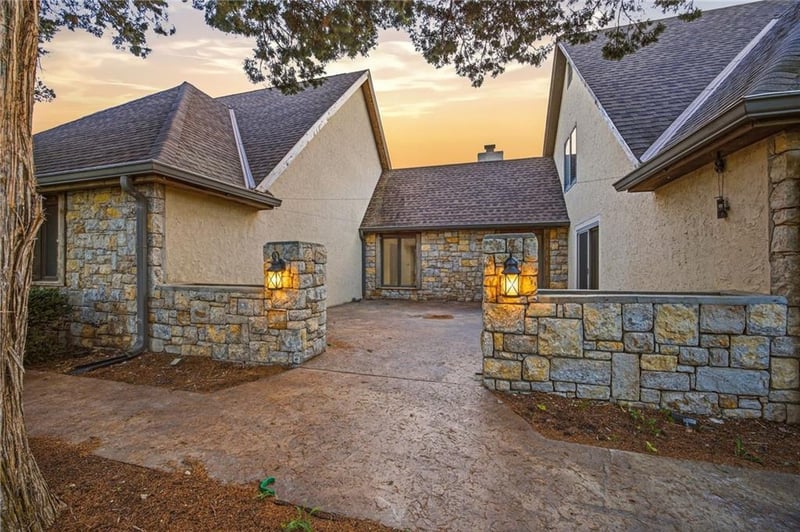 24960 Metcalf Rd, Louisburg, KS 66053