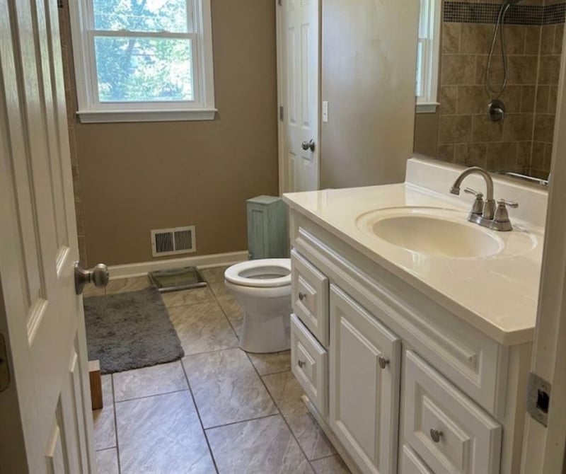 6704 129th St, Grandview, MO 64030
