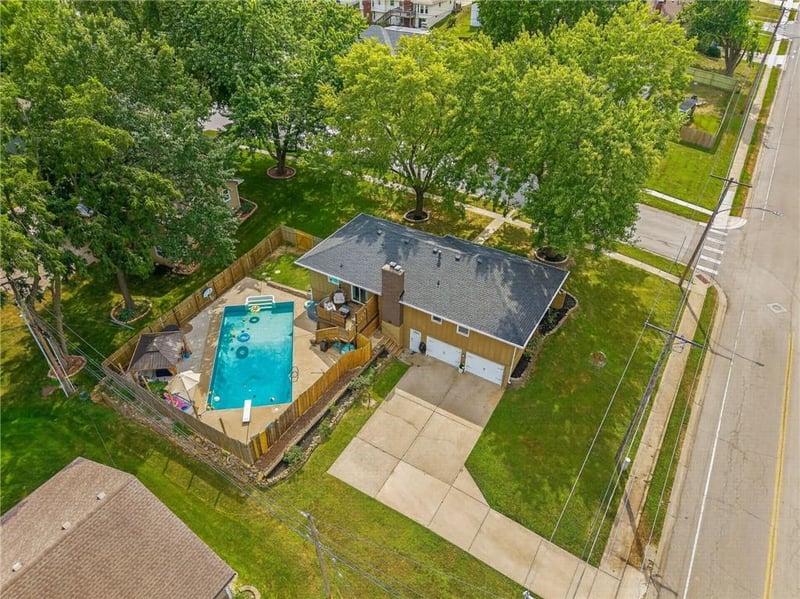 7511 Brooklyn Ave, Gladstone, MO 64118