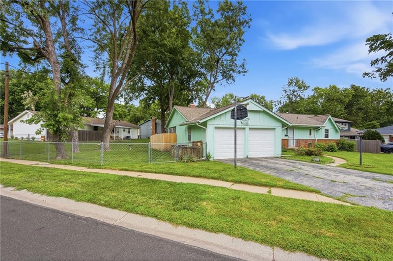 9307 Craig Dr, Overland Park, KS 66212