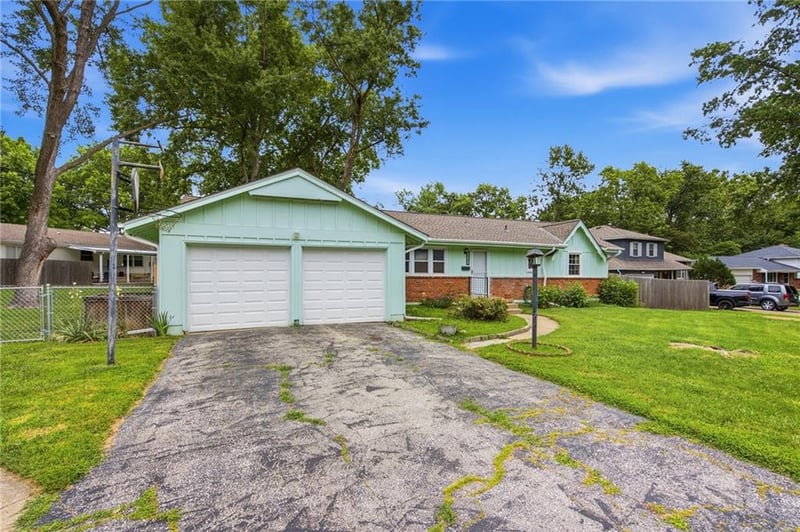 9307 Craig Dr, Overland Park, KS 66212