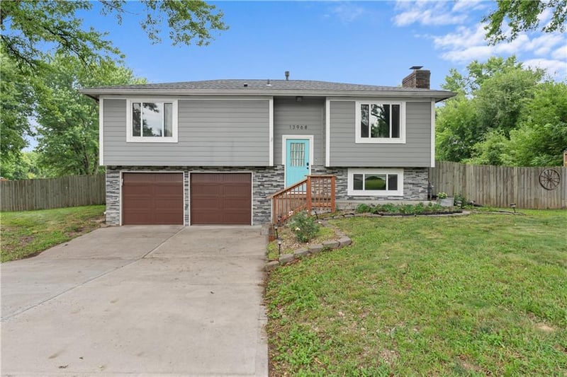 13968 Mcintyre Rd, Leavenworth, KS 66048