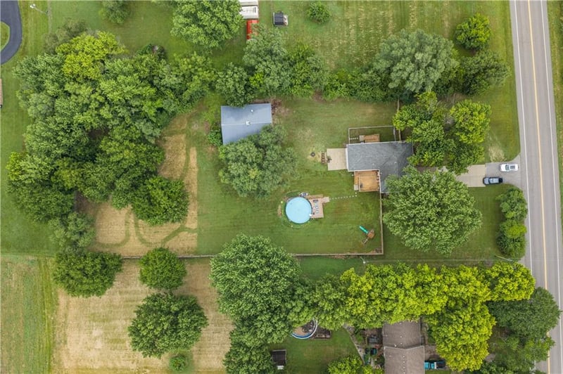 13968 Mcintyre Rd, Leavenworth, KS 66048