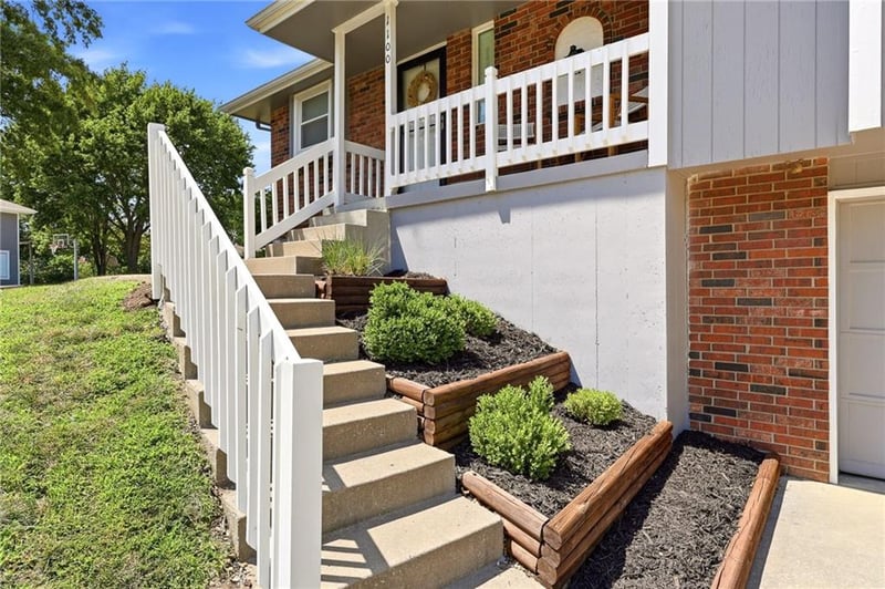 1100 NE Deerbrook Ter, Lee's Summit, MO 64086