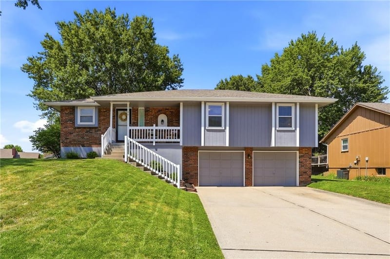 1100 NE Deerbrook Ter, Lee's Summit, MO 64086