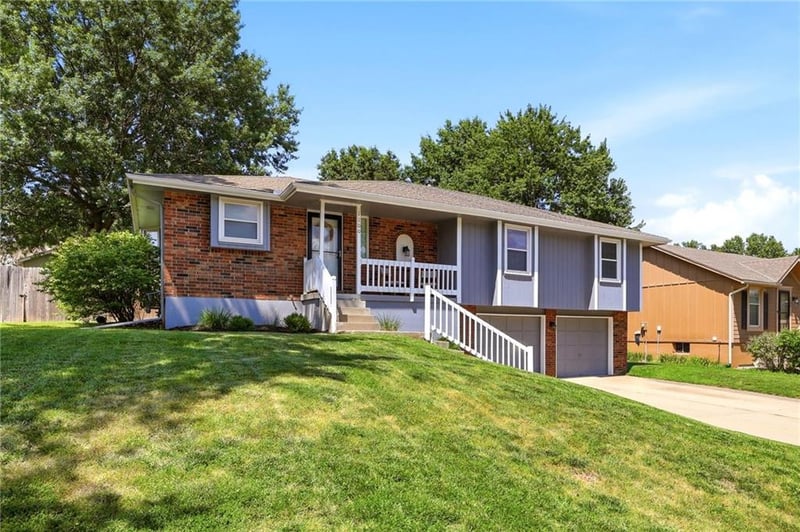 1100 NE Deerbrook Ter, Lee's Summit, MO 64086