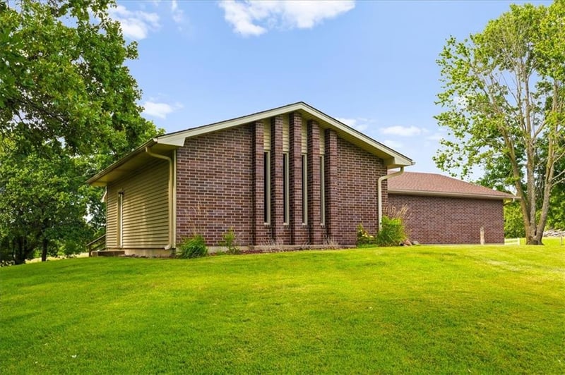 13312 Riverview Ave, Bonner Springs, KS 66012
