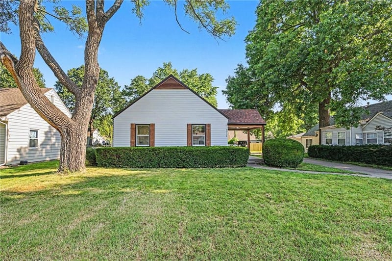 5016 51st St, Roeland Park, KS 66205