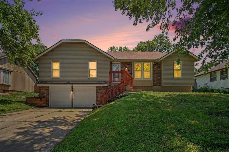 1008 19th Street Ter, Blue Springs, MO 64015