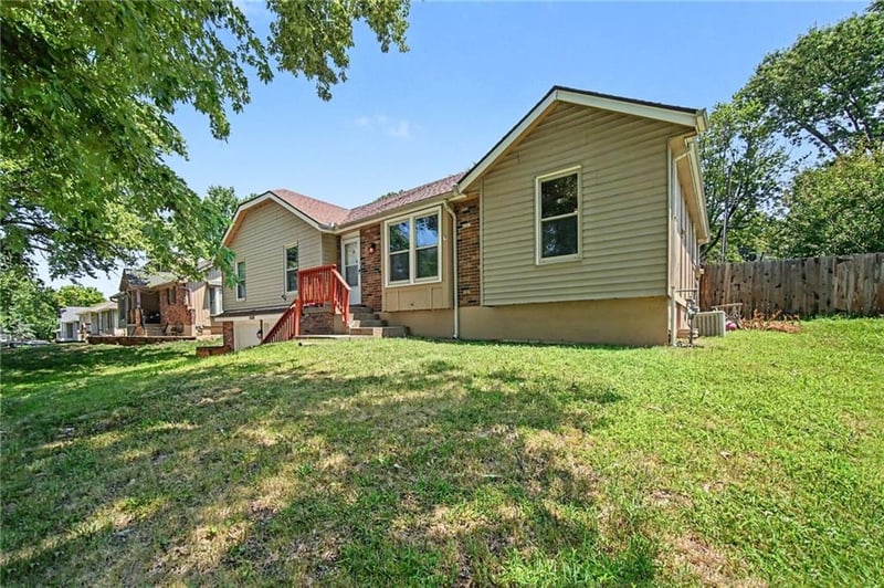 1008 19th Street Ter, Blue Springs, MO 64015