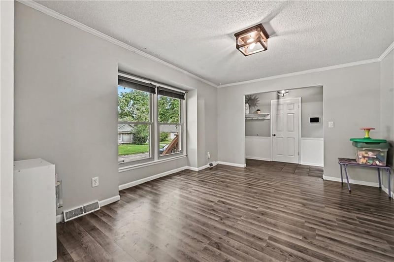 1008 SW 19th Street Ter, Blue Springs, MO 64015