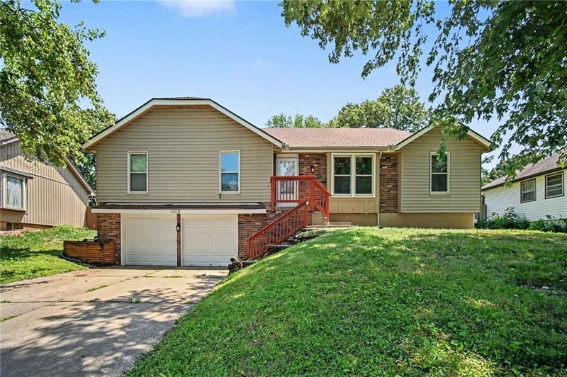 1008 19th Street Ter, Blue Springs, MO 64015
