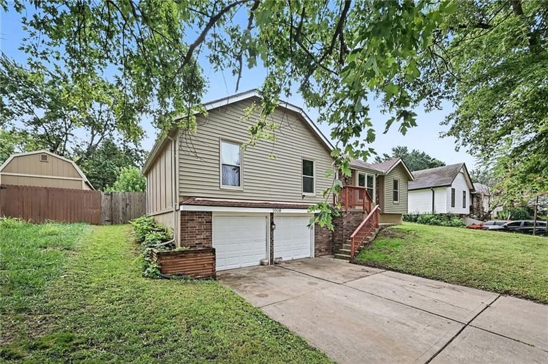 1008 SW 19th Street Ter, Blue Springs, MO 64015