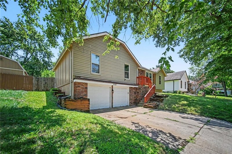 1008 19th Street Ter, Blue Springs, MO 64015
