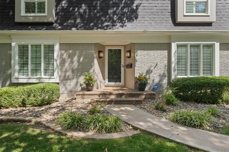 2700 104th Ter, Leawood, KS 66206