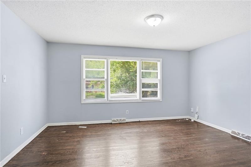 8602 110th St, Kansas City, MO 64134
