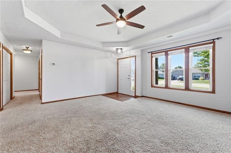 2104 Cherokee Dr, Greenwood, MO 64034