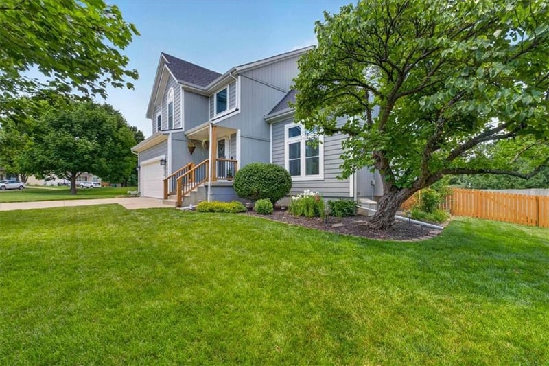 20316 W 219th St, Spring Hill, KS 66083