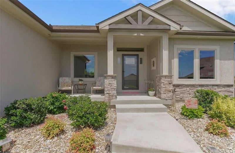 9305 Sushi Cir, Lee's Summit, MO 64064