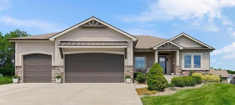 9305 Sushi Cir, Lee's Summit, MO 64064