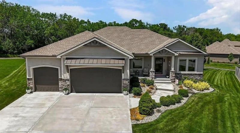 9305 Sushi Cir, Lee's Summit, MO 64064