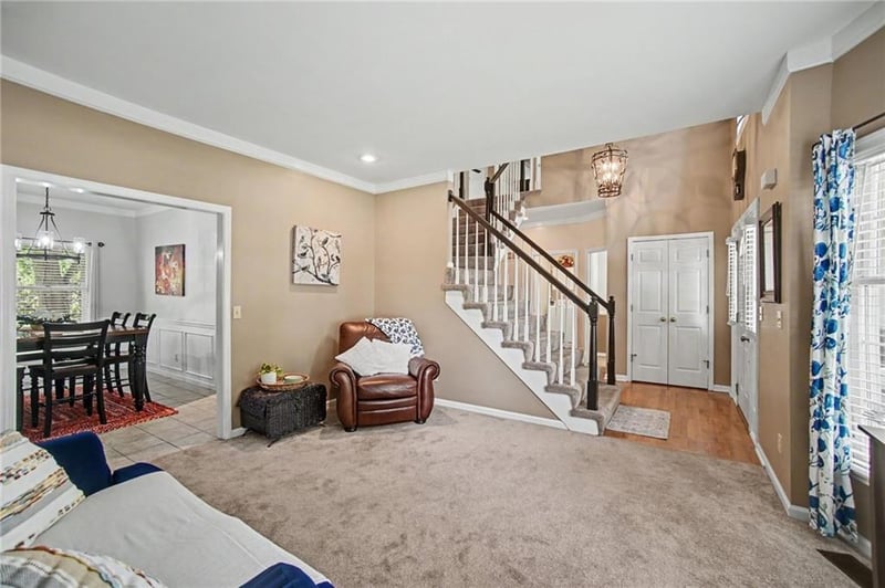 1538 Canterbury Ln, Liberty, MO 64068