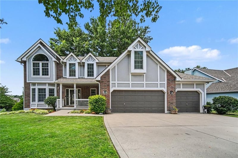1538 Canterbury Ln, Liberty, MO 64068