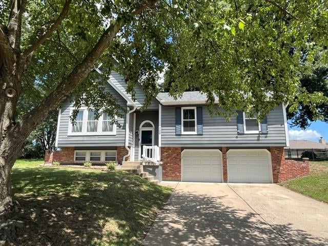 709 30th St, Blue Springs, MO 64015